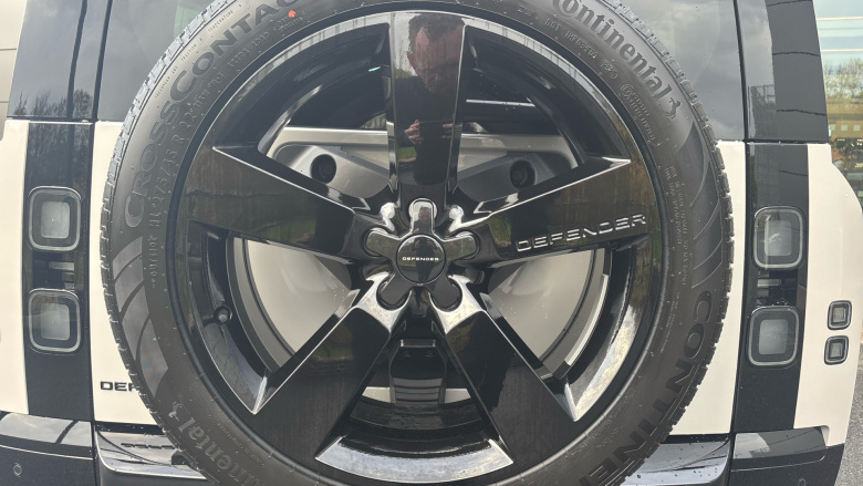 Land Rover Defender 3.0 D350 X-Dynamic HSE 90 3dr Auto Diesel Estate